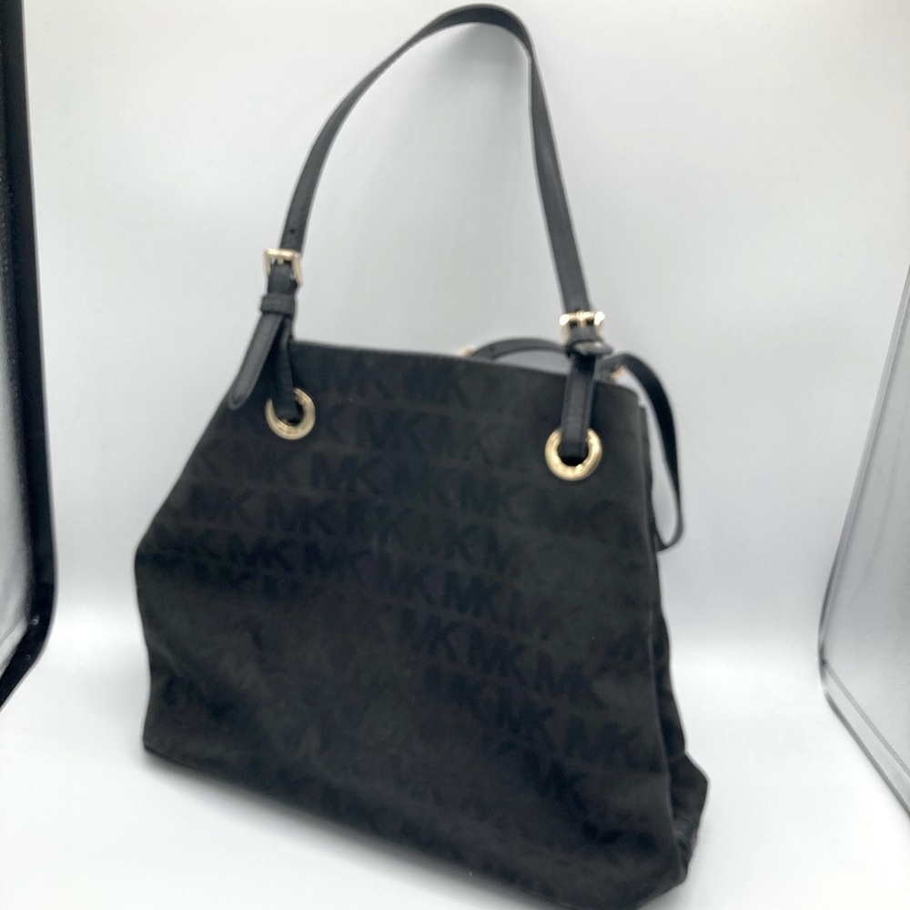 MICHAEL KORS BLACK SHOULDER BAG